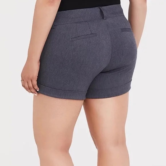 Torrid Shorts 26 Grey Cuffed Hem Studio Stretch Plus - Picture 3 of 8